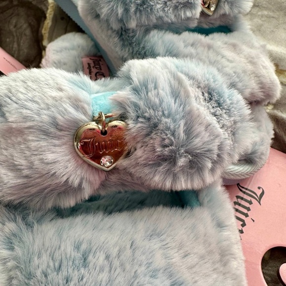Fluffy blue juicy couture slides L(9-10) - Picture 4 of 4
